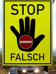 Das Schild an der Auffahrt auf die Autobahn 66 bei Martinsthal (Rheingau Taunus Kreis) soll Geisterfahren verhindern.