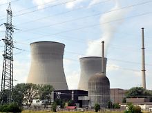 Außenansichten einer Energiequelle: Die Türme A und B am Standort Grundremmingen.