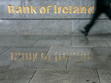 Eine der Großbanken Irlands: Hinter den goldenen Lettern ruhen Milliarden aus der Staatskasse.