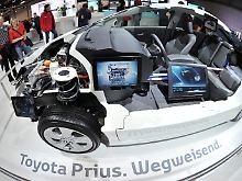 Die Hybridtechnologie eines Toyota-Prius an einem Schnittmodell.