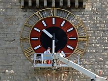 Noch tickt die Stuttgarter Bahnhofsuhr vorwärts.