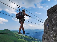 Eine sehr luftige Seilbrücke - nur für Mutige.