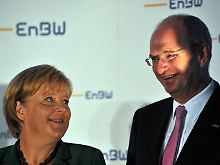 Merkel freut sich mit Hans-Peter Villis, Vorstandschef der EnBW.