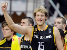 Jan-Hendrik Jagla feiert den Zittersieg der deutschen Youngster.