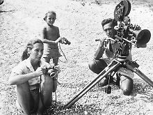 ... und ihrem gemeinsamen Sohn Hugo, genannt "Grub," am Tanganjikasee (undatiertes Archivfoto).