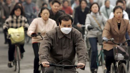 Solche Bilder werden immer seltener. (Pekinger Radfahrer im November 2005).
