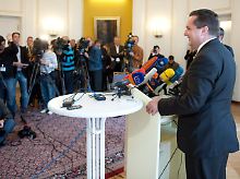 Mappus bei der Pressekonferenz und der Einladung zum Runden Tisch.