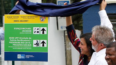 Präsident Lula da Silva enthüllt einen Wegweiser für Touristen ...