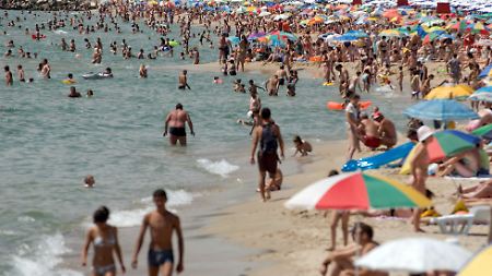 Die bulgarische Regierung ist erfreut über die vollen Strände (hier bei Varna) - das spült Geld in die Kasse.