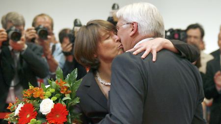 Das Ehepaar Steinmeier hält zusammen.