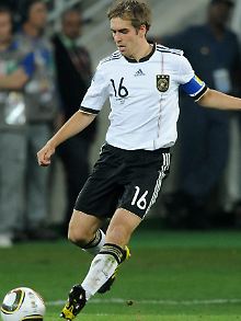 Ballack ist nicht dabei, also ist er der Kapitän: Philipp Lahm.