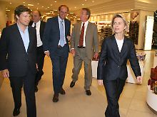 Arbeitsministerin von der Leyen, mit Berggruen (lks.), Görg (2.v.r.) und Regierungs-Vermittler Heilmann in Berlin.