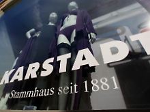Wenn Puppen tanzen könnten. Es geht weiter. Auch im Karstadt-Stammhaus in der Innenstadt von Wismar. 
