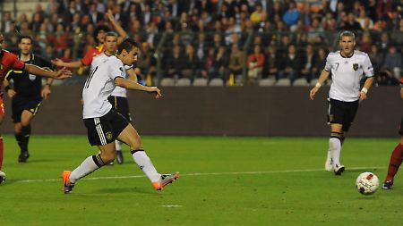 Torjäger beim Torschuss: Klose entschied die flotte Partie in Brüssel.