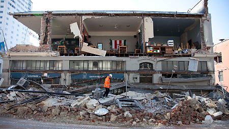 Es sieht aus wie nach einem Bombenanschlag, berichten Einwohner.