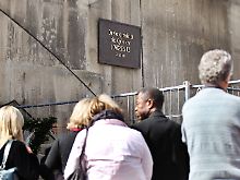Ende der offiziellen Trauerzeit: Duisburg bringt Gedenktafel an