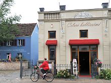 Toscana? Nein, in der  Kleinstadt Werder bei Berlin. Zehn Mieter leben in diesem sanierten früheren Industriegelände. Sicher auch nicht ganz billig.