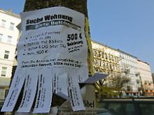 Freiluftanzeige im angesagten Berliner Stadtteil Prenzlauer Berg.