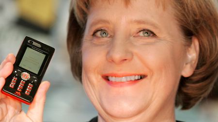 Merkel regelt angeblich viel per SMS.