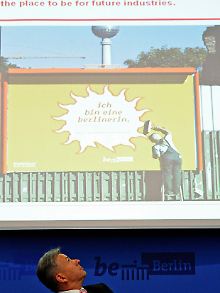 ...vor einer Präsentation der neuen Berlin-Kampagne.