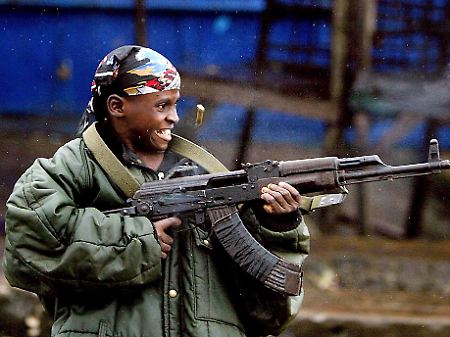 Kindersoldat in Liberia. 