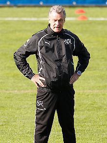 Hitzfeld träumt vom großen Coup gegen England.