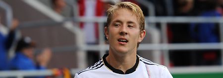 Lewis Holtby trifft zwei Mal.