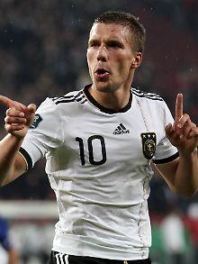 Lukas Podolski fühlt sich wohl in Köln - das war heute zu sehen.