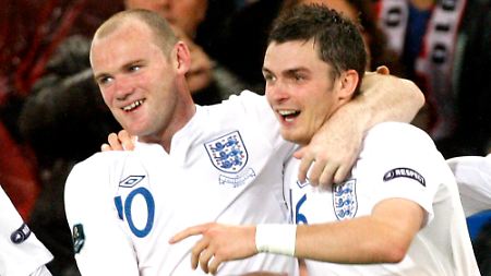 Wayne Rooney wird zurzeit in der englischen Presse verrissen - auf dem Platz hat das offenbar keine Auswirkungen.