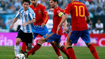 Der "Zauberfloh" Lionel Messi (links) bewies gegen den Weltmeister einmal mehr seine Extraklasse.