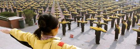 Morgengymnastik an einer Schule in Peking.