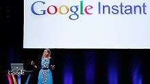 Googles Vizepräsidentin Marissa Mayer stellte die neue Echtzeit-Suche "Instant" vor.