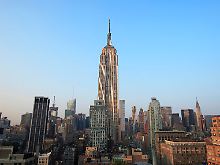 Das Empire State Building misst bis zur Antennenspitze rund 443 Meter.