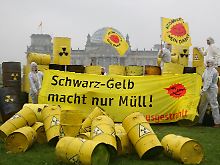 Umweltschützer kritisieren die Einigung als Kniefall vor der Atomlobby.