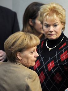 Steinbach hat mit ihrem Rückzug aus dem CDU-Vorstand die Debatte um das Profil der CDU verschärft - sehr zum Ärger Merkels.