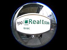 "Staat lässt Zombie Bank HRE von den Untoten auferstehen."