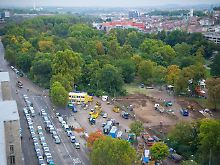 Der Schlossgarten wird zur Baustelle. Bislang wurden 25 der etwa 280 für den Bahnhofsbau zu fällenden Bäume beseitigt.