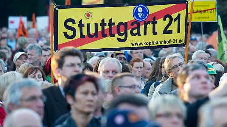 Nützt ihr Protest etwas? Zehntausende fordern den Stopp von Stuttgart 21.