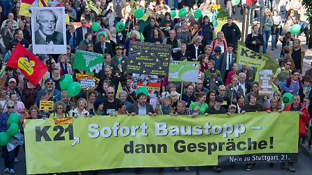 Und wieder gehen Zehntausende gegen das unterirdische Bahnhofsprojekt auf die Straße.