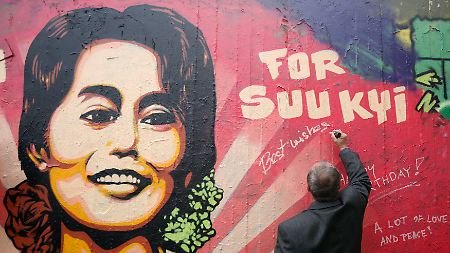 Feierte ihren 65. Geburtstag im Gefängnis: Friedensnobelpreisträgerin Aung San Suu Kyi.