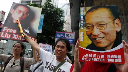 In Hongkong fordern Demonstranten die Freilassung des Friedensnobelpreisträgers.