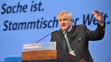 Seehofers Motor läuft in der Integrationsdebatte auf Hochtouren.