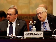 Auch wenn sie hier gerade nicht so aussehen: Bundesbankchef Axel Weber und Wirtschaftsminister Rainer Brüderle sind "hochzufrieden" mit dem Treffen.