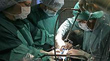 Nach Ansicht der Kassen machen die Kliniken immer mehr auch schwere Eingriffe, die medizinisch nicht unbedingt nötig sind.