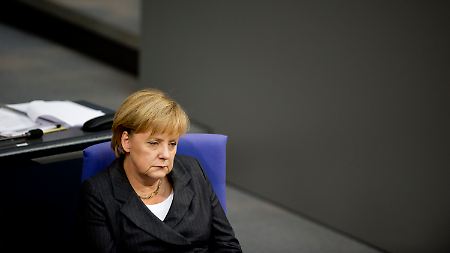 Isoliert: Mit ihren Forderungen hat Merkel bislang fast nur den Franzosen Sarkozy an ihrer Seite.