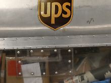 Das Paket kam als Büchersendung mit UPS.