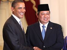 Nach vielen Jahren zurück in Indonesien: Obama wird von Präsident Yudhoyono begrüßt.