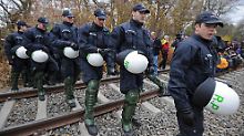 Wird die Polizei bei den Castor-Demos von der Politik als Puffer missbraucht?: Wird die Polizei bei den Castor-Demos von der Politik als Puffer missbraucht?