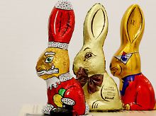 Hartnäckig hält sich das Gerücht, alte Weihnachtsmänner bekämen zu Ostern nur eine andere Verkleidung. Und umgekehrt.