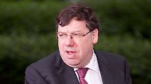 Der Druck ist zu groß: Brian Cowen stellt sich der Realität. 